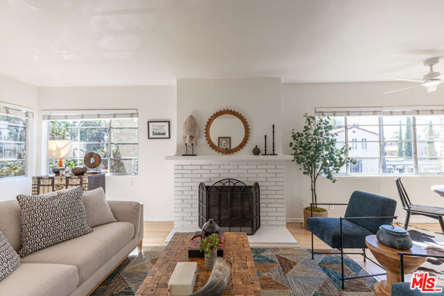 4507 Finley Avenue, 1