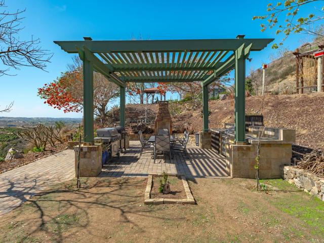30419 Canyon Estates Road, Vista CA: https://media.crmls.org/mediaz/d98ab030-974b-4314-9596-8e55298ea4fd.jpg