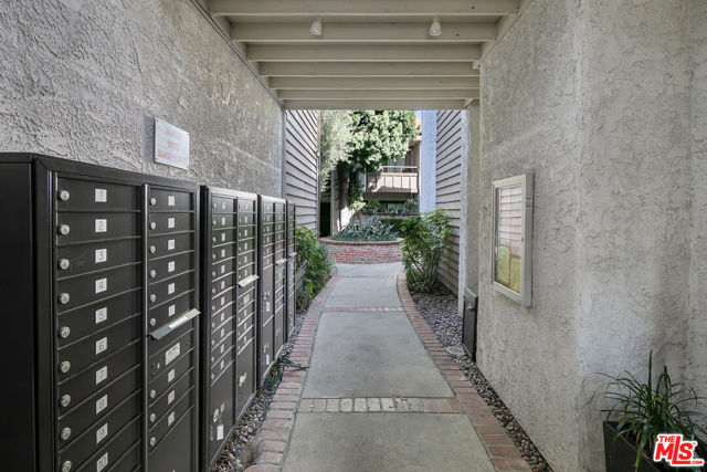 15511 Sherman Way, 53 photo 2