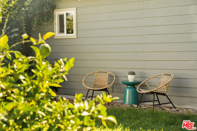 5748 7th Avenue, Los Angeles CA: https://media.crmls.org/mediaz/d98accac-b016-49d2-97b0-966597defacf.jpg