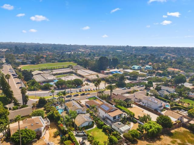 Detail Gallery Image 12 of 69 For 956 Capri Rd, Encinitas,  CA 92024 - 5 Beds | 5 Baths