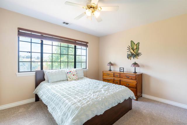 4514 La Canada, Fallbrook CA: https://media.crmls.org/mediaz/d98ba8d9-b884-4ae5-9e6a-1ce047c12763.jpg