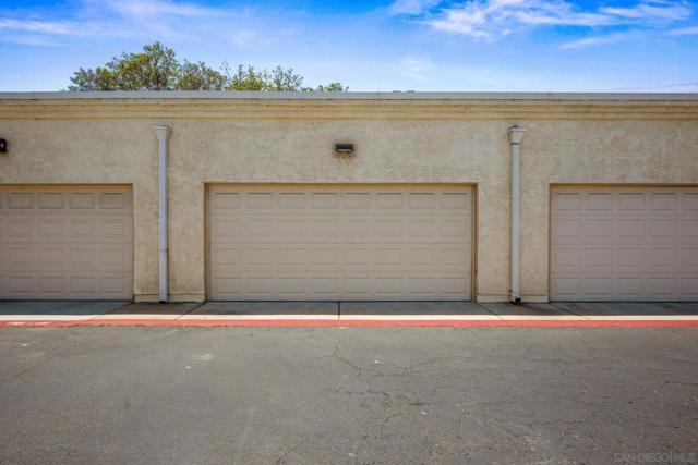 740 Breeze Hill Rd, Vista CA: https://media.crmls.org/mediaz/d98c5e96-bd01-4cbb-b056-5f96db165169.jpg