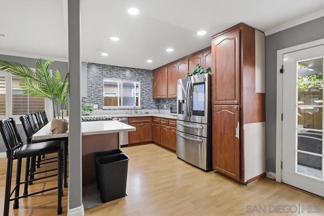 554 Friendly Ct E, El Cajon CA: https://media.crmls.org/mediaz/d98c66fe-39d5-44cc-a7ad-44d4bd02c41f.jpg