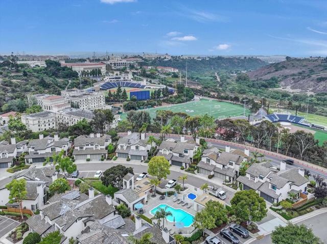6426 Caminito Listo, San Diego CA: https://media.crmls.org/mediaz/d98d1247-5c2a-48b4-868f-4506b751fee2.jpg