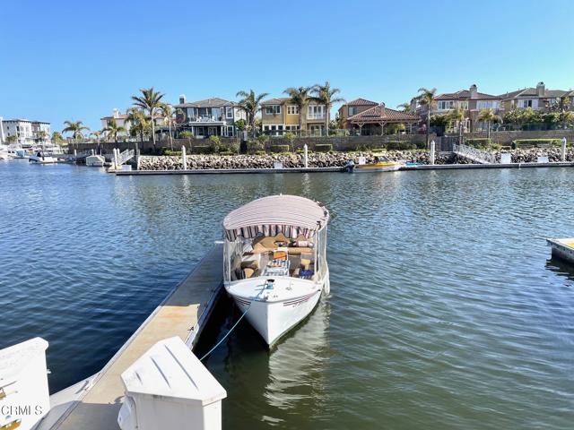 1524 Seabridge Lane, Oxnard CA: https://media.crmls.org/mediaz/d98d634a-b2fa-407e-b9f1-59cdd16dba05.jpg