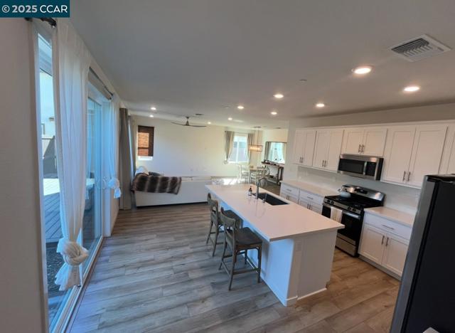 3819 Ponderosa Pine Ln, Rocklin CA: https://media.crmls.org/mediaz/d98e0215-1aa5-4e66-8ec2-1552f036a7bf.jpg
