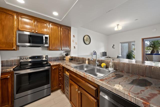 12132 Royal Birkdale Row Unit 104E, San Diego CA: https://media.crmls.org/mediaz/d98e028f-48ea-4ca5-bc99-3ae5d570374a.jpg