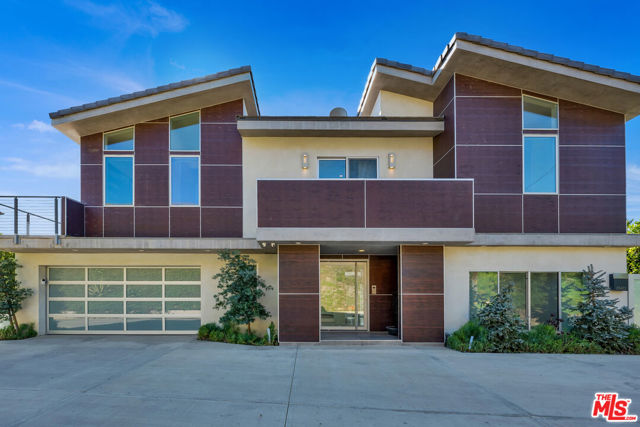 25423 Malibu Road, Malibu CA: https://media.crmls.org/mediaz/d98e41a1-9571-4ae4-be82-5c8dcb77cc00.jpg