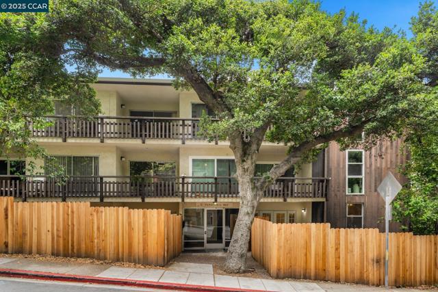2 Panoramic Way, Berkeley CA: https://media.crmls.org/mediaz/d98ef2e3-4136-4a16-8071-87795052142a.jpg