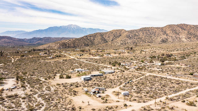 9223 N Star Trail, Morongo Valley CA: https://media.crmls.org/mediaz/d98f12a3-0842-439f-a061-97ba5b17bdfe.jpg