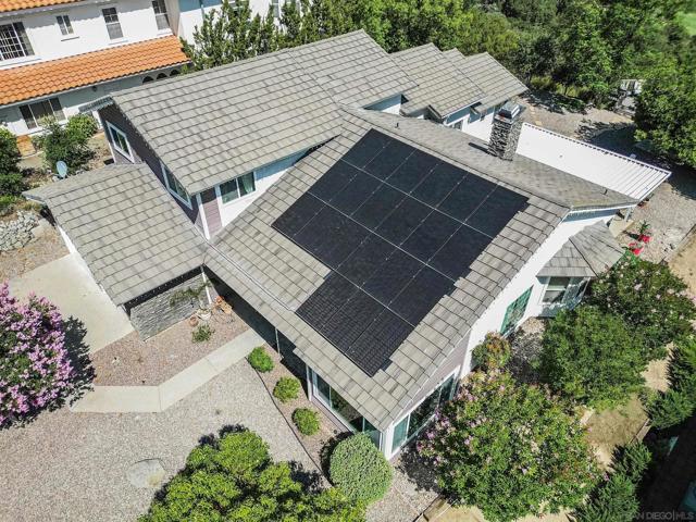 15549 Vista Vicente Dr, Ramona CA: https://media.crmls.org/mediaz/d98f1a89-a2b9-4fe7-bea5-b9a7908e9f3e.jpg