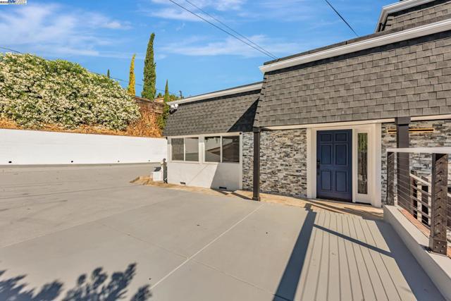 10745 Ridgeview Way, San Jose CA: https://media.crmls.org/mediaz/d98f20f7-8b17-4ad1-9de7-81aa3ff858c5.jpg