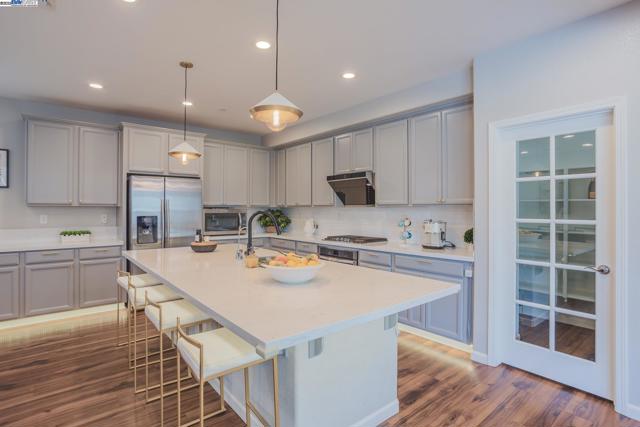 2239 Jessica Way, Tracy CA: https://media.crmls.org/mediaz/d98f2704-e8b2-48bb-8903-257f66839616.jpg