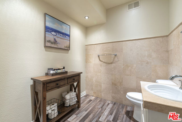 14919 Dickens Street, Sherman Oaks CA: https://media.crmls.org/mediaz/d98f62f9-2647-4a39-84dc-b883355b7c77.jpg