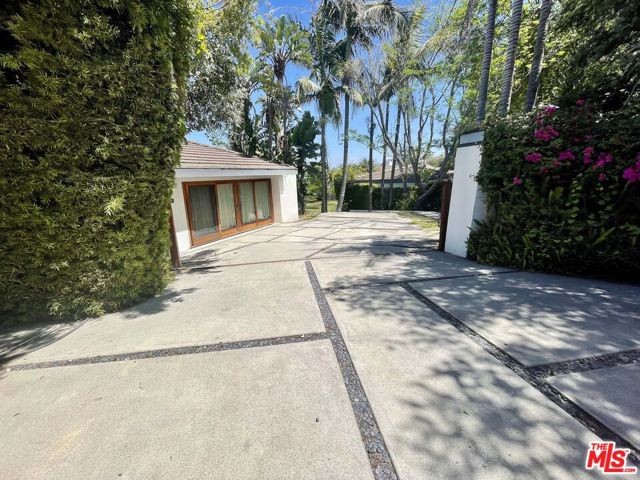 Image 4 of 36 For 1000 Stradella Road