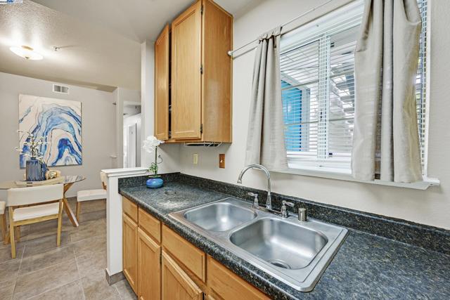 205 Dursey Dr, Pinole CA: https://media.crmls.org/mediaz/d9903245-3af2-4937-bec4-017c36c421d7.jpg