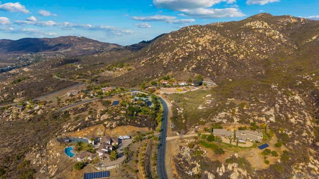 87 Presilla Dr, Jamul CA: https://media.crmls.org/mediaz/d990352a-e0ab-407c-b2ee-4fdc20fed87d.jpg