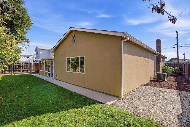6179 Tourraine Dr, Newark CA: https://media.crmls.org/mediaz/d9904758-f1e7-497d-bcb4-41cbe8ca648c.jpg
