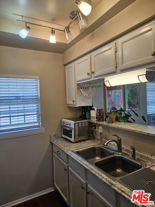 602 Obispo Avenue, Long Beach CA: https://media.crmls.org/mediaz/d990a558-b76b-4c4f-8f9f-08472e48c986.jpg