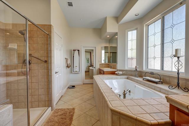 4009 11 Flowerwood Lane, Fallbrook CA: https://media.crmls.org/mediaz/d990a5df-3878-483d-92bc-16cc2fbf0c14.jpg