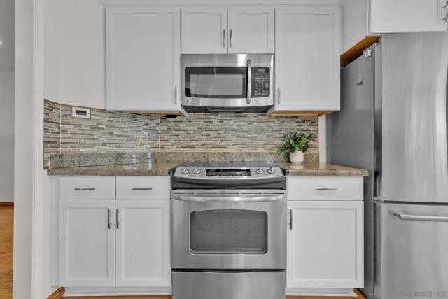 4676 Barcelona Way, Oceanside CA: https://media.crmls.org/mediaz/d99109e3-29b9-4a24-88bf-cdc955547cf7.jpg