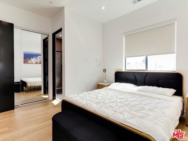 2815 1/2 S Redondo Boulevard, Los Angeles CA: https://media.crmls.org/mediaz/d9914040-3727-4c3a-8496-0d7c9d66b824.jpg