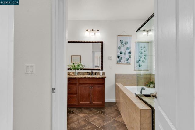 6983 Alamo Creek Trl, Dublin CA: https://media.crmls.org/mediaz/d991c21a-7458-4cad-b1c9-f208b7974f50.jpg