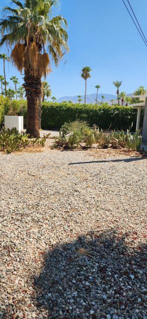 2272 N Starr Road, Palm Springs CA: https://media.crmls.org/mediaz/d9920673-628d-4126-8ac5-a133682b1cf6.jpg