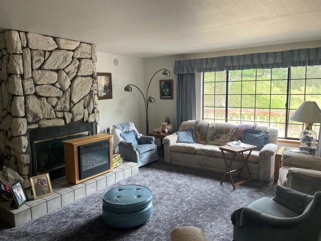 9395 King Road, Salinas CA: https://media.crmls.org/mediaz/d99251fd-306d-4406-a051-b8195c456ab9.jpg
