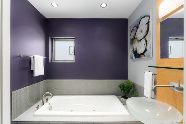 2730 Brant St, San Diego CA: https://media.crmls.org/mediaz/d99258d0-bb9e-4ece-b80f-e433118d8ef2.jpg