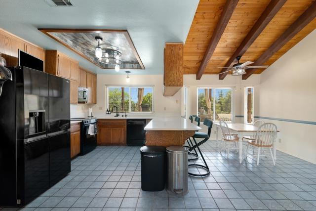 25980 Forest Dr, Escondido CA: https://media.crmls.org/mediaz/d992f702-82bb-4bca-92af-e2148025ac85.jpg