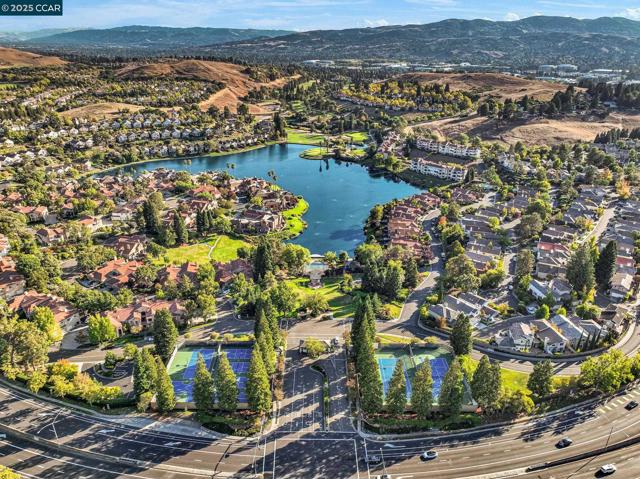 731 Lakemont Pl, San Ramon CA: https://media.crmls.org/mediaz/d994203f-a799-4d13-9db5-62acab68d989.jpg
