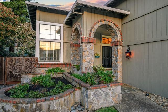 105 Creighton Way, Danville CA: https://media.crmls.org/mediaz/d99421b1-5925-4c4f-8bca-cab652e0d780.jpg