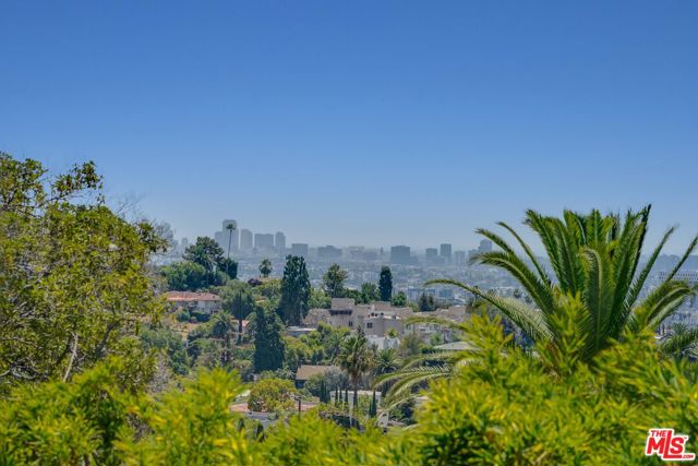 2528 Dearborn Drive, Los Angeles CA: https://media.crmls.org/mediaz/d9944aa4-b604-402d-b5ec-9e8e8f4bce51.jpg