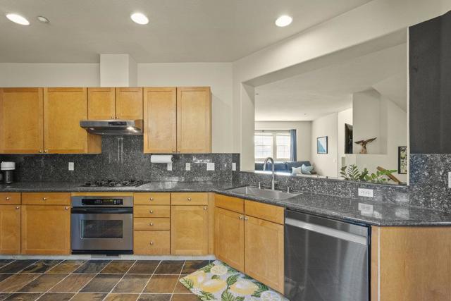 978 Martin Trail, Daly City CA: https://media.crmls.org/mediaz/d994d557-4a7c-4802-bdfd-1d62a0704be3.jpg