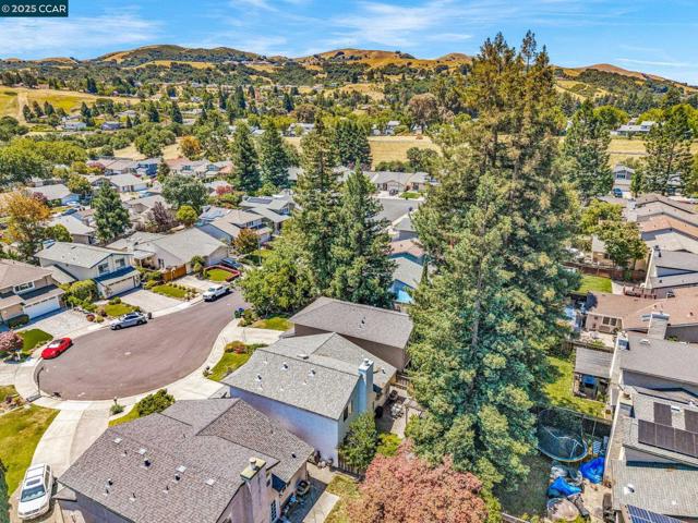102 Monasterio Ct, San Ramon CA: https://media.crmls.org/mediaz/d995b122-c576-434b-ac98-f6b70c967eb9.jpg