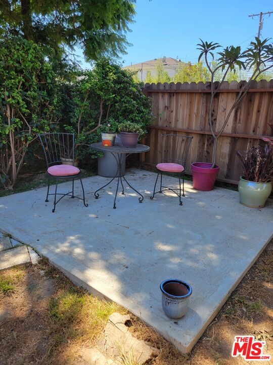 3955 Bentley Avenue, Culver City, California 90232, 2 Bedrooms Bedrooms, ,1 BathroomBathrooms,Single Family Residence,For Sale,Bentley,24429659