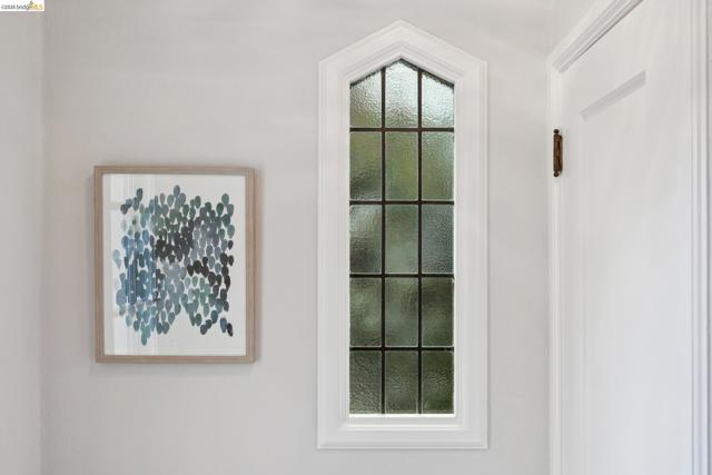 Image 4 of 46 For 741 Grosvenor Pl