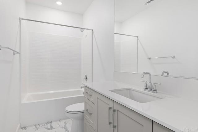 1207 Sunrise View, San Marcos CA: https://media.crmls.org/mediaz/d99639f2-0242-4788-ad93-334c98341b0d.jpg