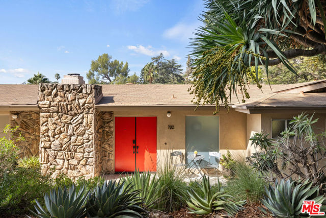 702 Cavanagh Road photo 1