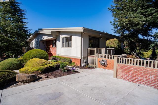 4732 Mira Vista Drive, Castro Valley CA: https://media.crmls.org/mediaz/d996f20a-2433-4c45-9fa5-7e872e49f4ff.jpg