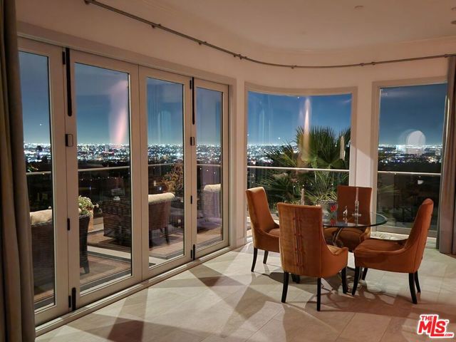 1380 Summitridge Place, Beverly Hills CA: https://media.crmls.org/mediaz/d997ad3e-ccf8-41e0-b74f-81b8755a705b.jpg