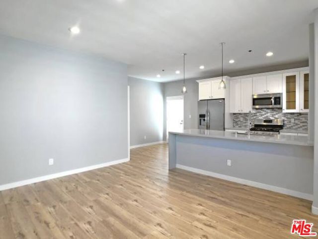 10560 SANTA MONICA, Los Angeles CA: https://media.crmls.org/mediaz/d998aee2-c1f4-486d-a48a-cb6770f2d106.jpg