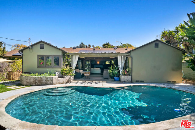 2299 Beverwil Drive, Los Angeles CA: https://media.crmls.org/mediaz/d9992fc6-bb48-412a-81ee-78e1aa59edf4.jpg