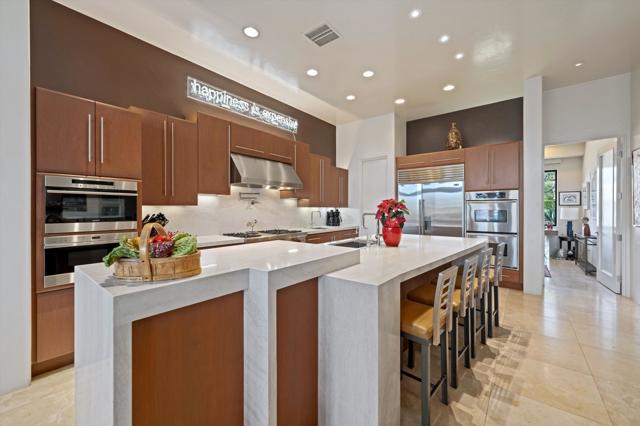 8 Ledgestone Lane, Rancho Mirage CA: https://media.crmls.org/mediaz/d9994581-8fb3-40e2-be98-c63ffc4076ce.jpg