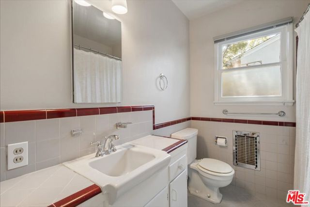 12848 Tiara Street, Valley Village CA: https://media.crmls.org/mediaz/d9997863-6cef-47de-a099-1a1553df894a.jpg