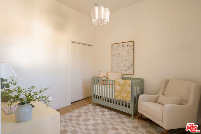 3820 S Burnside Avenue, Los Angeles CA: https://media.crmls.org/mediaz/d9999341-d3be-411e-aba1-7bb10ab9efc7.jpg