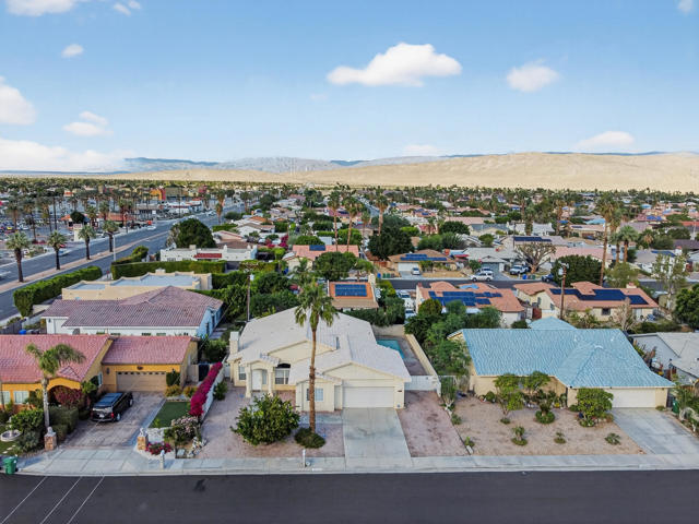 69020 San Susanna Avenue, Cathedral City CA: https://media.crmls.org/mediaz/d99a4c21-eefc-4371-8da0-3b83ae30343e.jpg