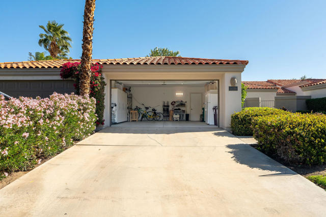 54396 Shoal Creek, La Quinta CA: https://media.crmls.org/mediaz/d99b0169-6986-43f3-a7a2-e34db83ce08c.jpg